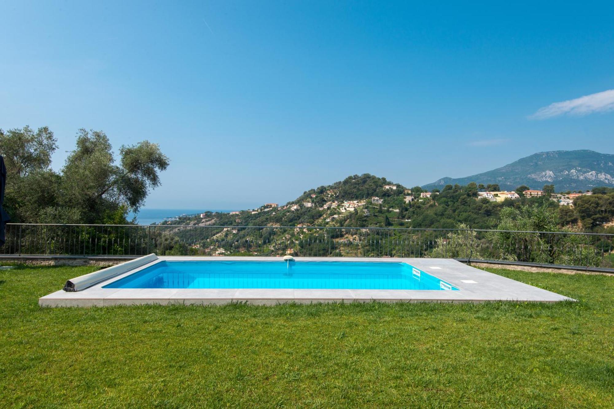Jolie Maison Au Calme Menton Exterior photo